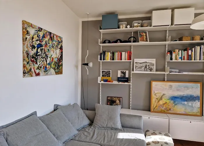 Modern Bright And Central Apartment